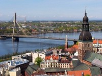 7398615-vansu-bridge-over-daugava-river-in-riga-latvia-old-town-of-riga-with-lutheran-dome-cathedral-in-fron.jpg
