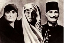 Ataturk-1905-Zubeyde-Makbule.jpg